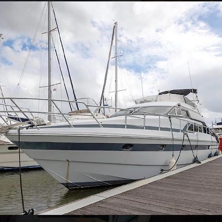 ホテル Beautiful And Magnific Yacht リスボン エクステリア 写真