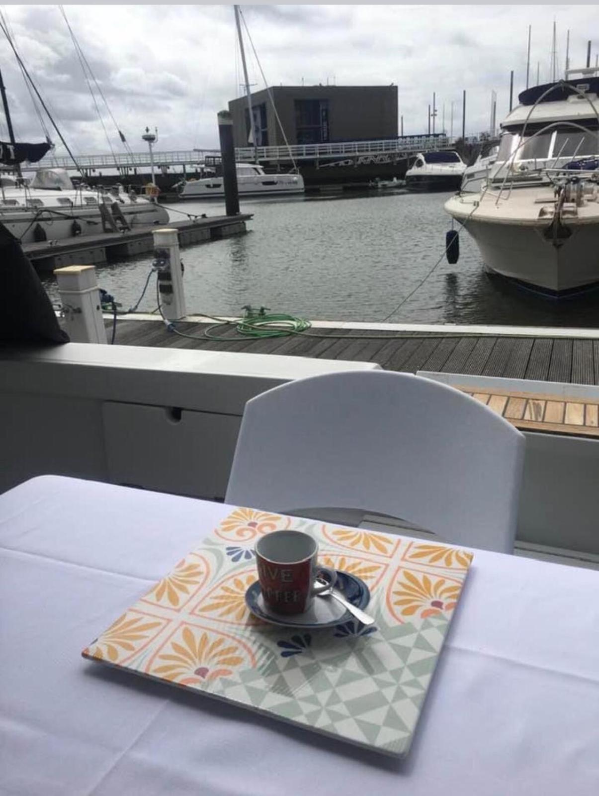 ホテル Beautiful And Magnific Yacht リスボン エクステリア 写真